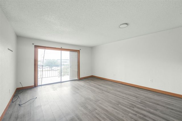 2818 S Bartell Drive 33, Houston, TX 77054