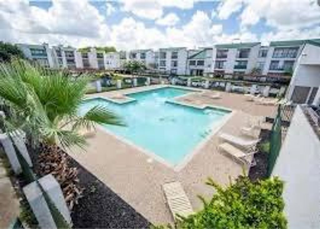 2818 S Bartell Drive 33, Houston, TX 77054
