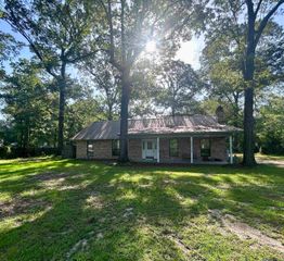 24630 Kenneth Dr, Denham Springs, LA 70726