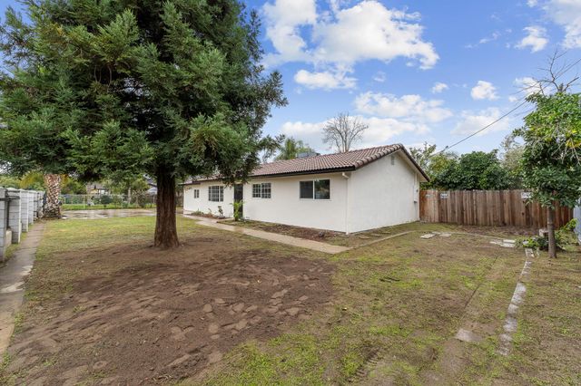 25681 Hypericum Street, Visalia, CA 93292
