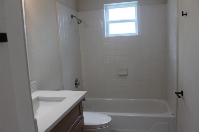 4920 Deerwood Circle, Baytown, TX 77521