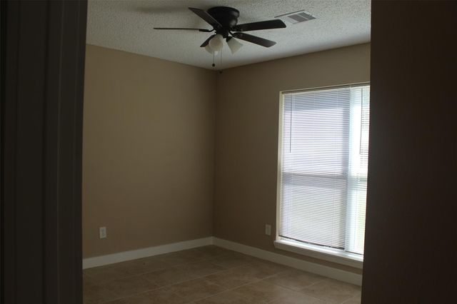 4920 Deerwood Circle, Baytown, TX 77521