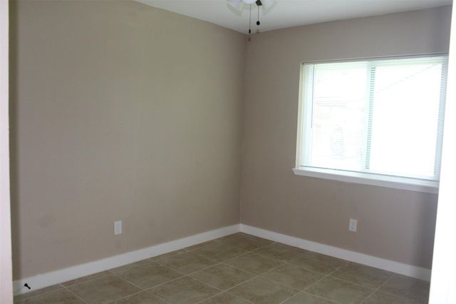 4920 Deerwood Circle, Baytown, TX 77521