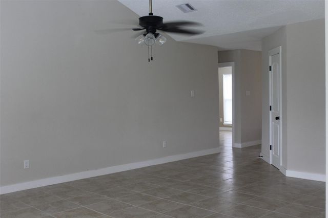 4920 Deerwood Circle, Baytown, TX 77521