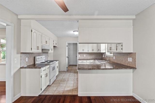 4607 Rolling Hills Drive, Bartlesville, OK 74006