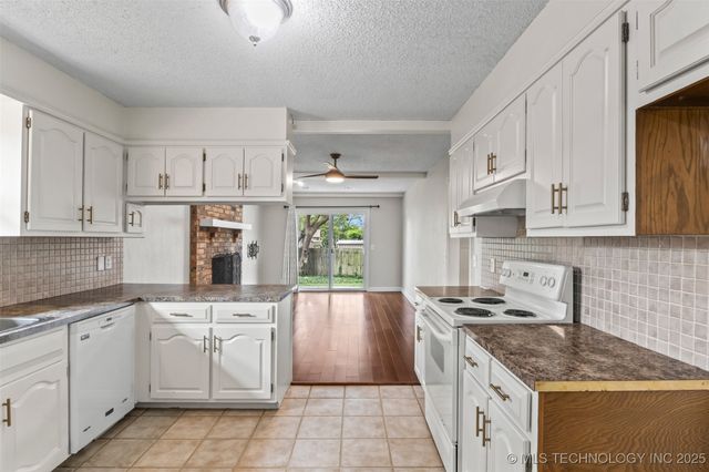 4607 Rolling Hills Drive, Bartlesville, OK 74006