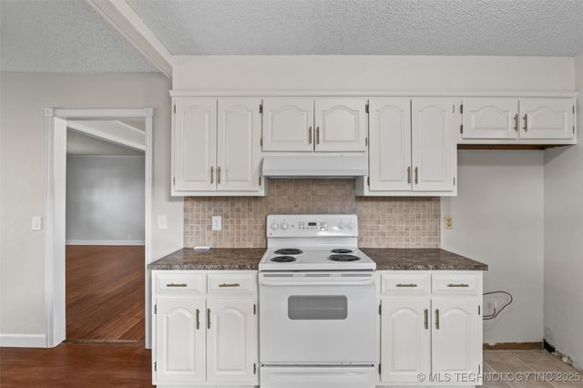 4607 Rolling Hills Drive, Bartlesville, OK 74006