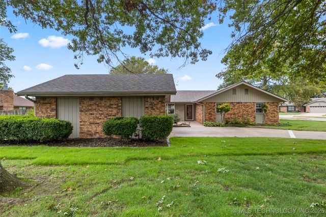 4607 Rolling Hills Drive, Bartlesville, OK 74006