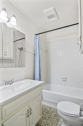 4607 Rolling Hills Drive, Bartlesville, OK 74006