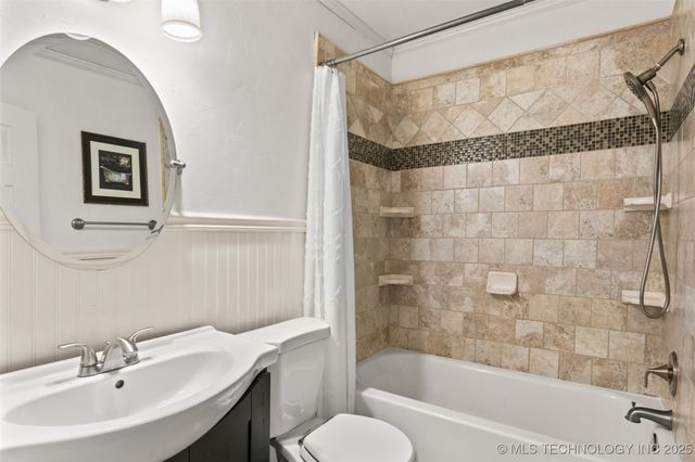 4607 Rolling Hills Drive, Bartlesville, OK 74006