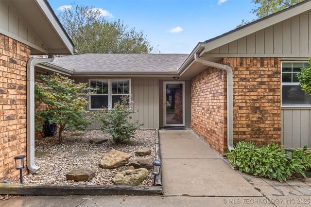 4607 Rolling Hills Drive, Bartlesville, OK 74006