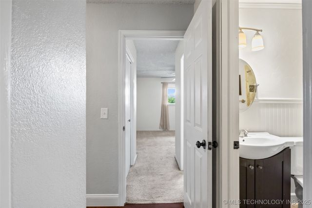 4607 Rolling Hills Drive, Bartlesville, OK 74006