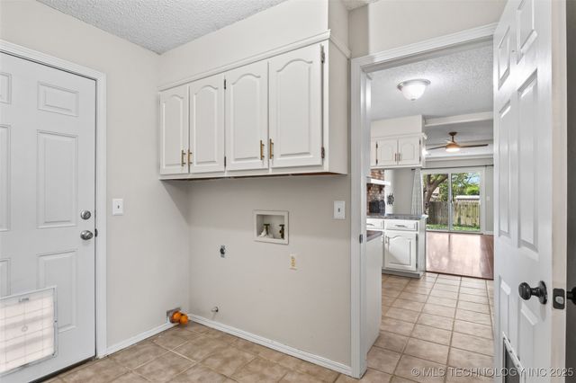 4607 Rolling Hills Drive, Bartlesville, OK 74006