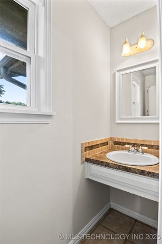 4607 Rolling Hills Drive, Bartlesville, OK 74006