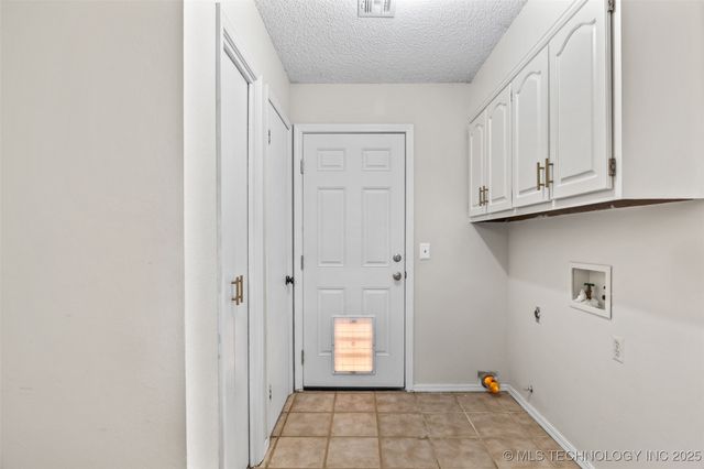 4607 Rolling Hills Drive, Bartlesville, OK 74006