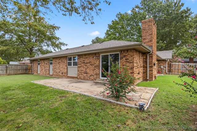 4607 Rolling Hills Drive, Bartlesville, OK 74006