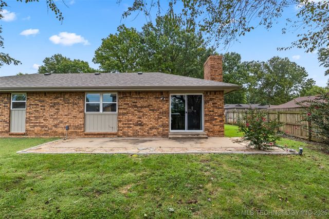 4607 Rolling Hills Drive, Bartlesville, OK 74006