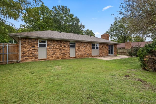 4607 Rolling Hills Drive, Bartlesville, OK 74006