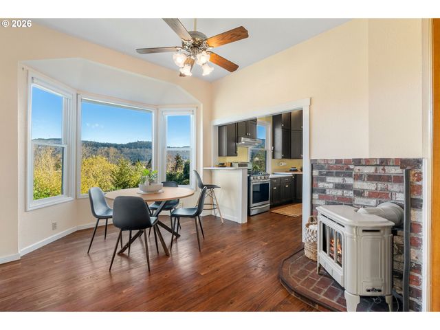 210 E SHERMAN Ave, Hood River, OR 97031