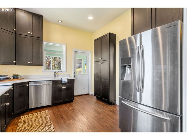 210 E SHERMAN Ave, Hood River, OR 97031