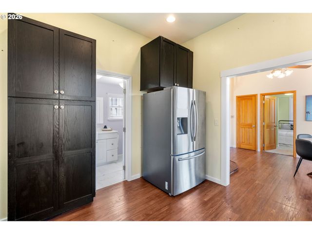 210 E SHERMAN Ave, Hood River, OR 97031