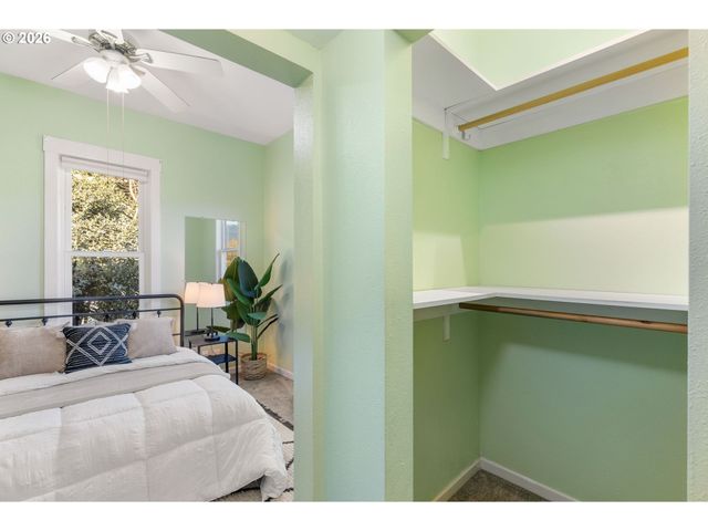 210 E SHERMAN Ave, Hood River, OR 97031