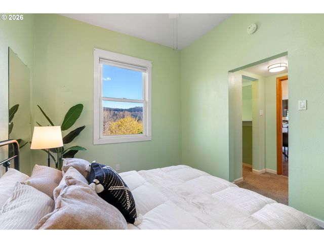 210 E SHERMAN Ave, Hood River, OR 97031