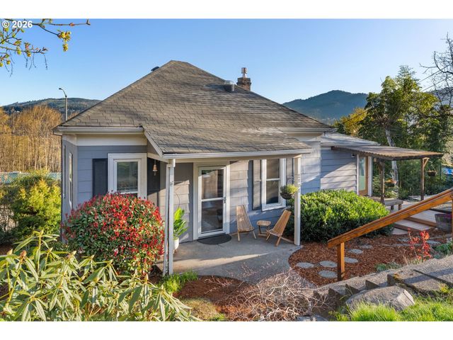 210 E SHERMAN Ave, Hood River, OR 97031
