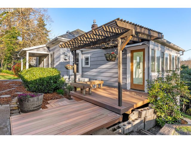 210 E SHERMAN Ave, Hood River, OR 97031