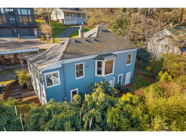 210 E SHERMAN Ave, Hood River, OR 97031