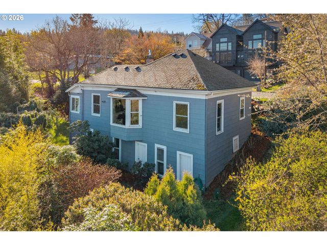 210 E SHERMAN Ave, Hood River, OR 97031