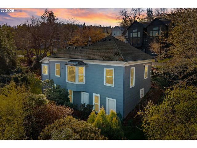 210 E SHERMAN Ave, Hood River, OR 97031
