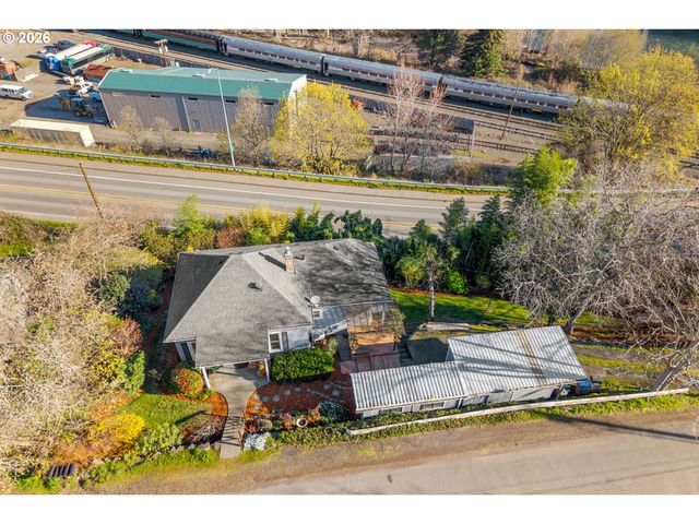 210 E SHERMAN Ave, Hood River, OR 97031