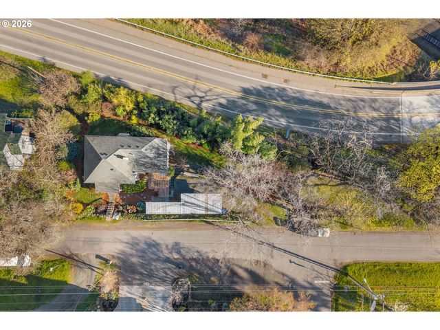 210 E SHERMAN Ave, Hood River, OR 97031