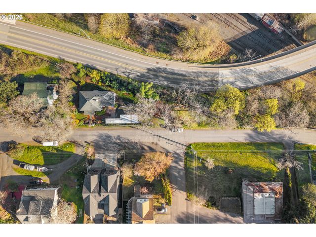 210 E SHERMAN Ave, Hood River, OR 97031