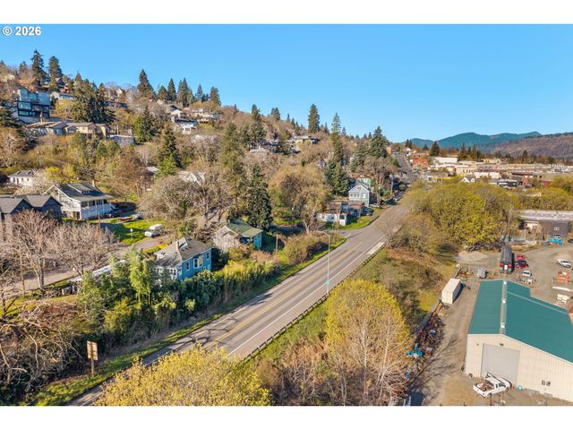 210 E SHERMAN Ave, Hood River, OR 97031