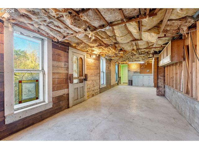 210 E SHERMAN Ave, Hood River, OR 97031