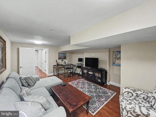 1610 N BROADWAY N, Baltimore, MD 21213