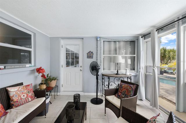 1930 74TH AVENUE N, St Petersburg, FL 33702