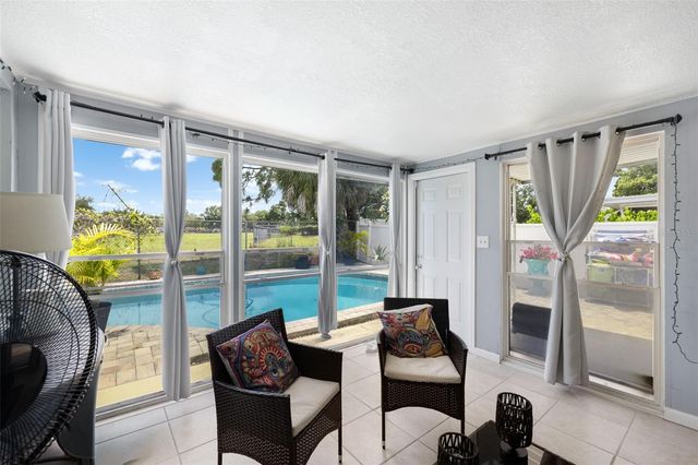 1930 74TH AVENUE N, St Petersburg, FL 33702