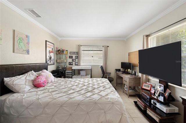 1930 74TH AVENUE N, St Petersburg, FL 33702