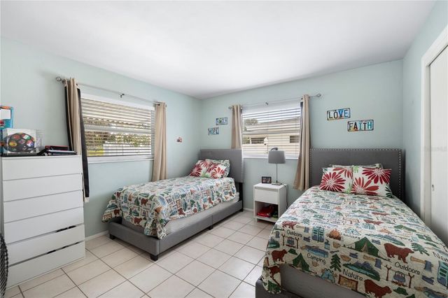 1930 74TH AVENUE N, St Petersburg, FL 33702