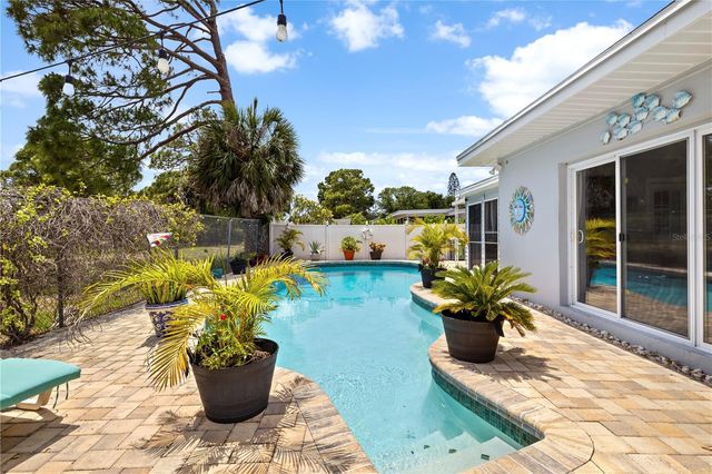 1930 74TH AVENUE N, St Petersburg, FL 33702