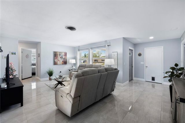 1930 74TH AVENUE N, St Petersburg, FL 33702