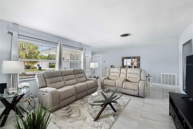 1930 74TH AVENUE N, St Petersburg, FL 33702