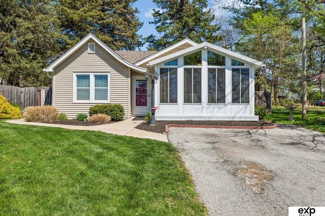 8830 Lake Street, Omaha, NE 68134