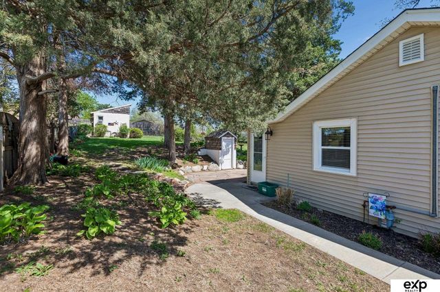 8830 Lake Street, Omaha, NE 68134
