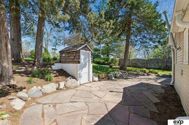 8830 Lake Street, Omaha, NE 68134
