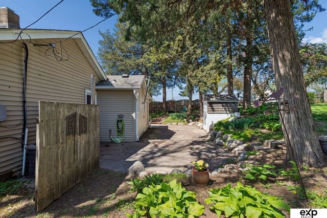 8830 Lake Street, Omaha, NE 68134