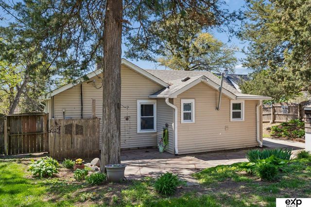 8830 Lake Street, Omaha, NE 68134